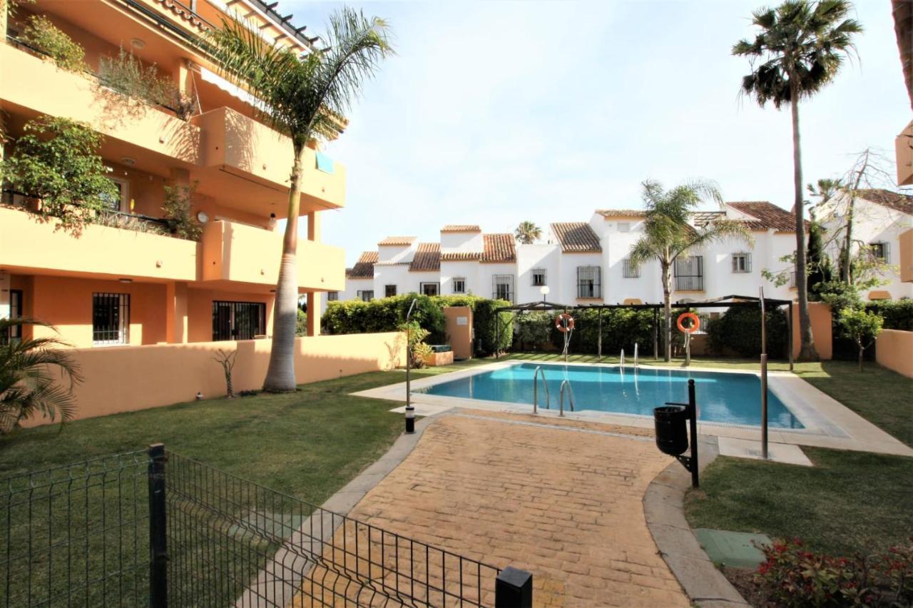 Apartamento Beachfront La Jacaranda Marbella Esterno foto