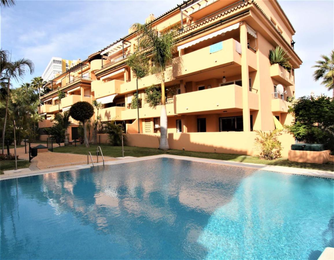 Apartamento Beachfront La Jacaranda Marbella Esterno foto