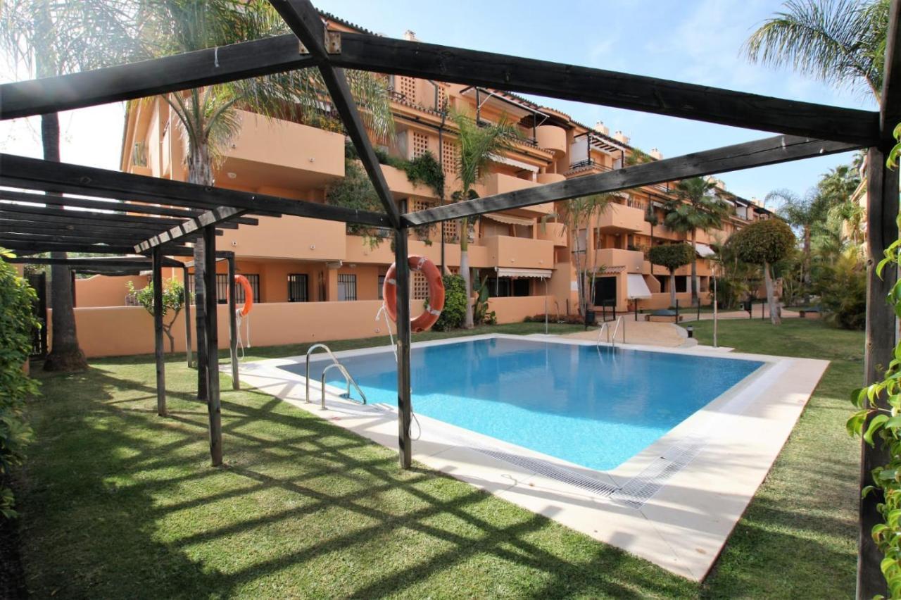Apartamento Beachfront La Jacaranda Marbella Esterno foto
